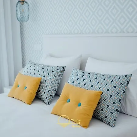 Yellow Sweet Home - Maria e Beatriz